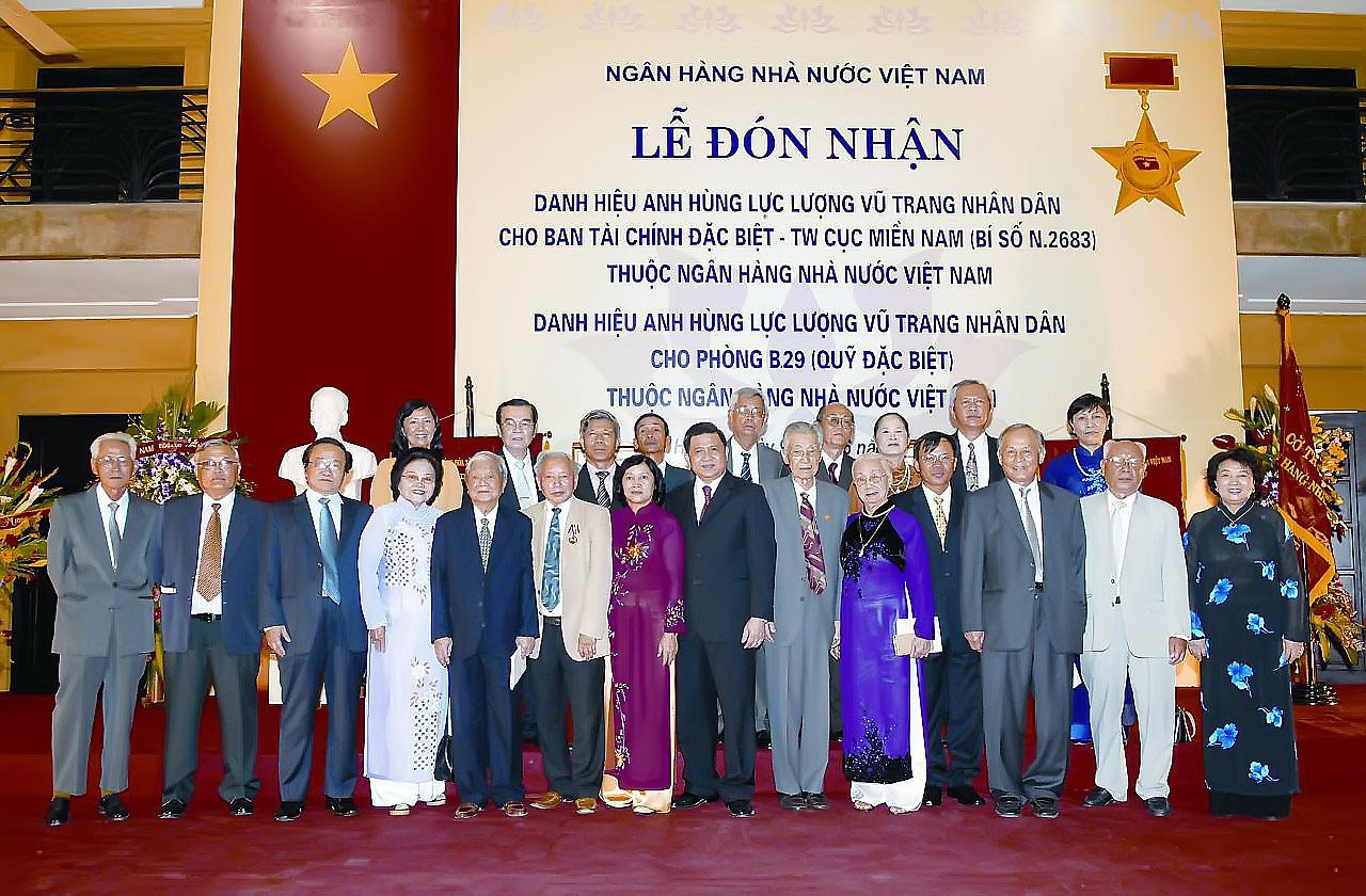 5.-2009_b29-don-nhan-danh-hieu-ahllvtnd_dsc-04_bai-1_anh-2.jpg