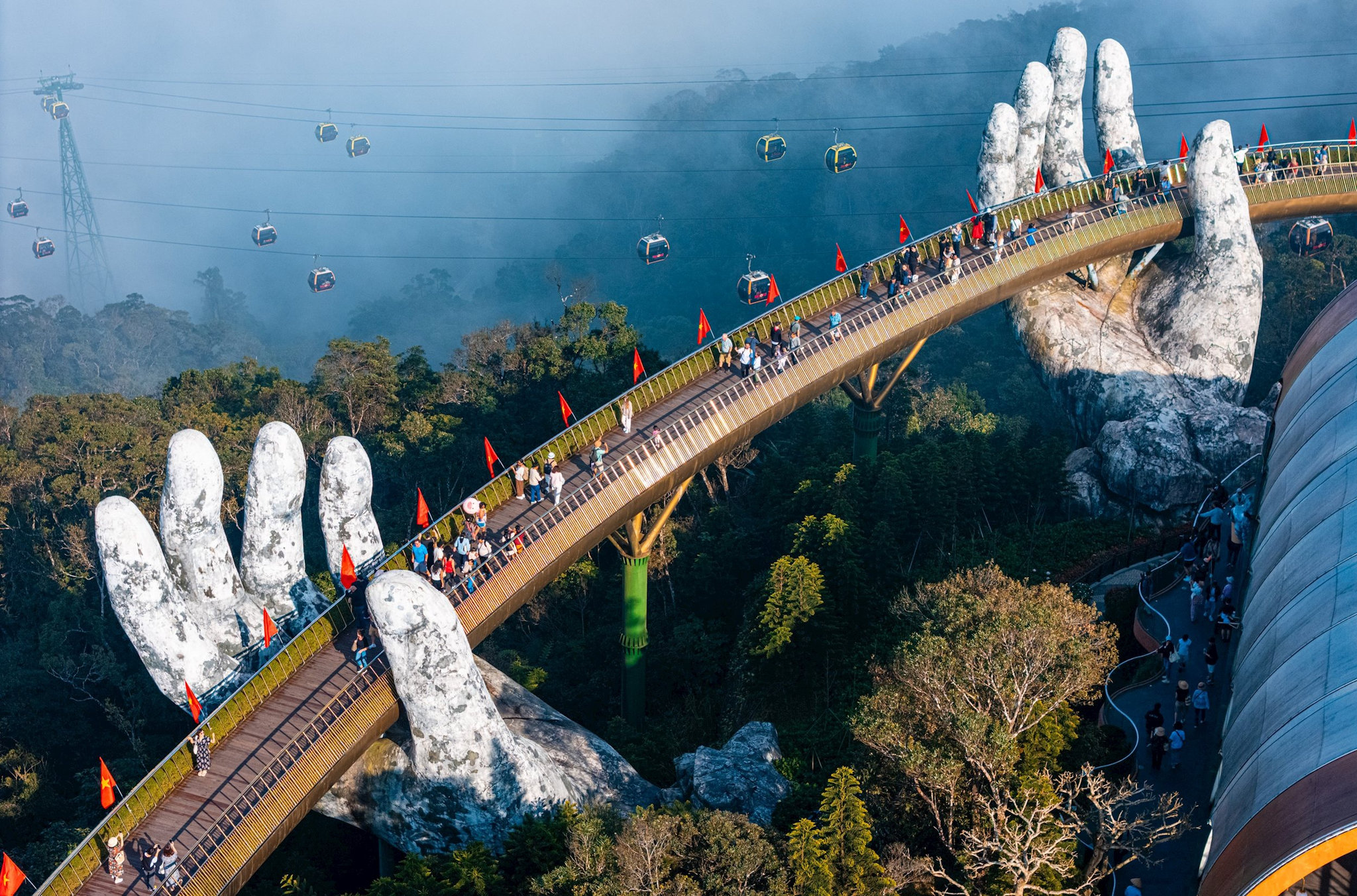 cau-vang-ba-na-hills.jpg