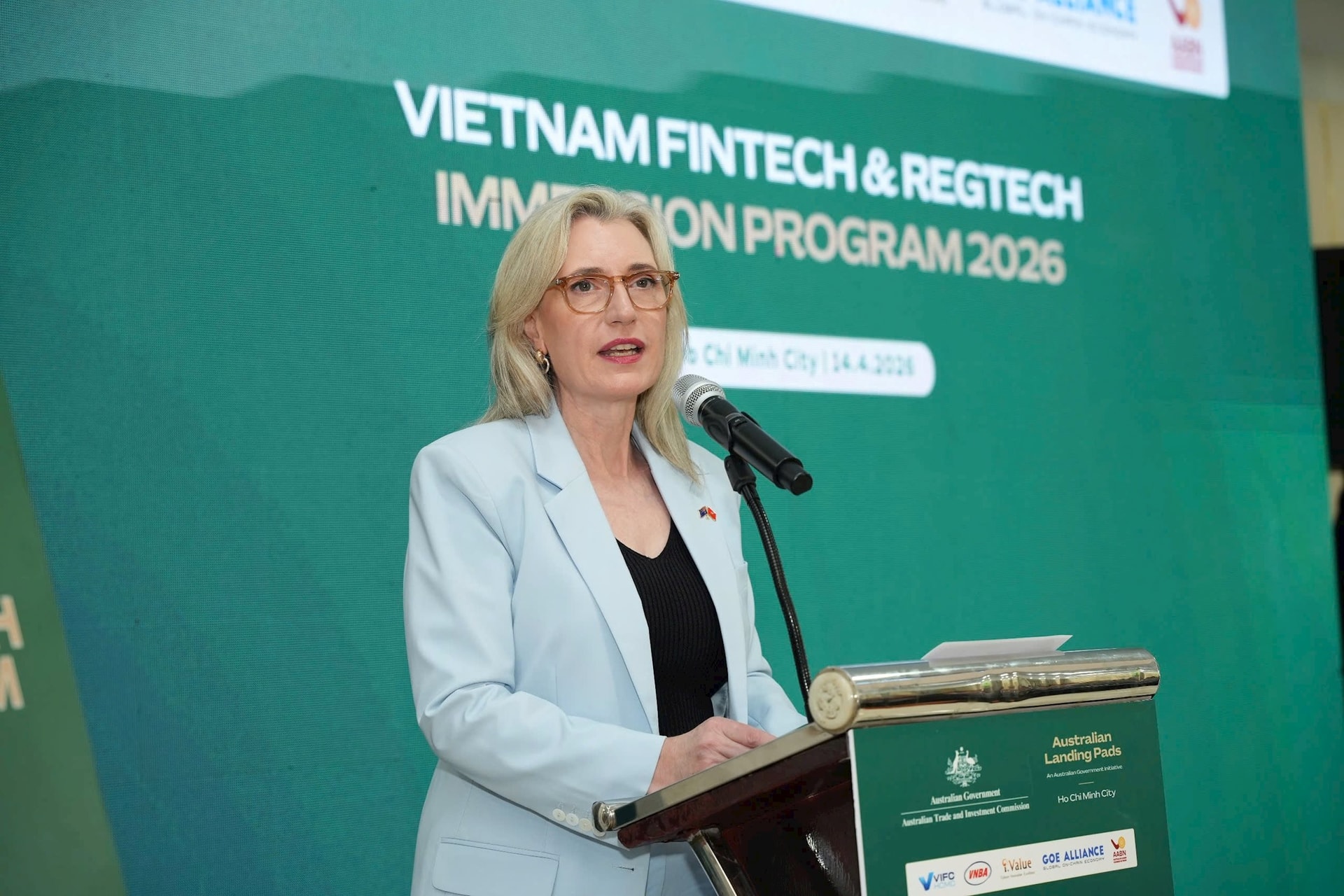 1.-ba-emma-mcdonald-tham-tan-thuong-mai-va-dau-tu-cap-cao-chinh-phu-australia-phat-bieu-khai-mac-su-kien-ms.-emma-mcdonald-senior-trade-and-investment-comissioner-delivered-the-opening-speech.jpg