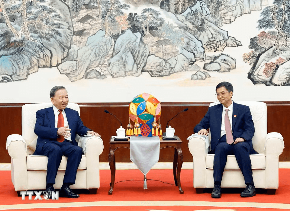 tong-bi-thu-chu-tich-nuoc-to-lam-hoi-kien-dong-chi-tran-cuong-uy-vien-trung-uong-dang-bi-thu-khu-uy-khu-tu-tri-dan-toc-choang-quang-tay-1604-3-1776353836186116377904.png