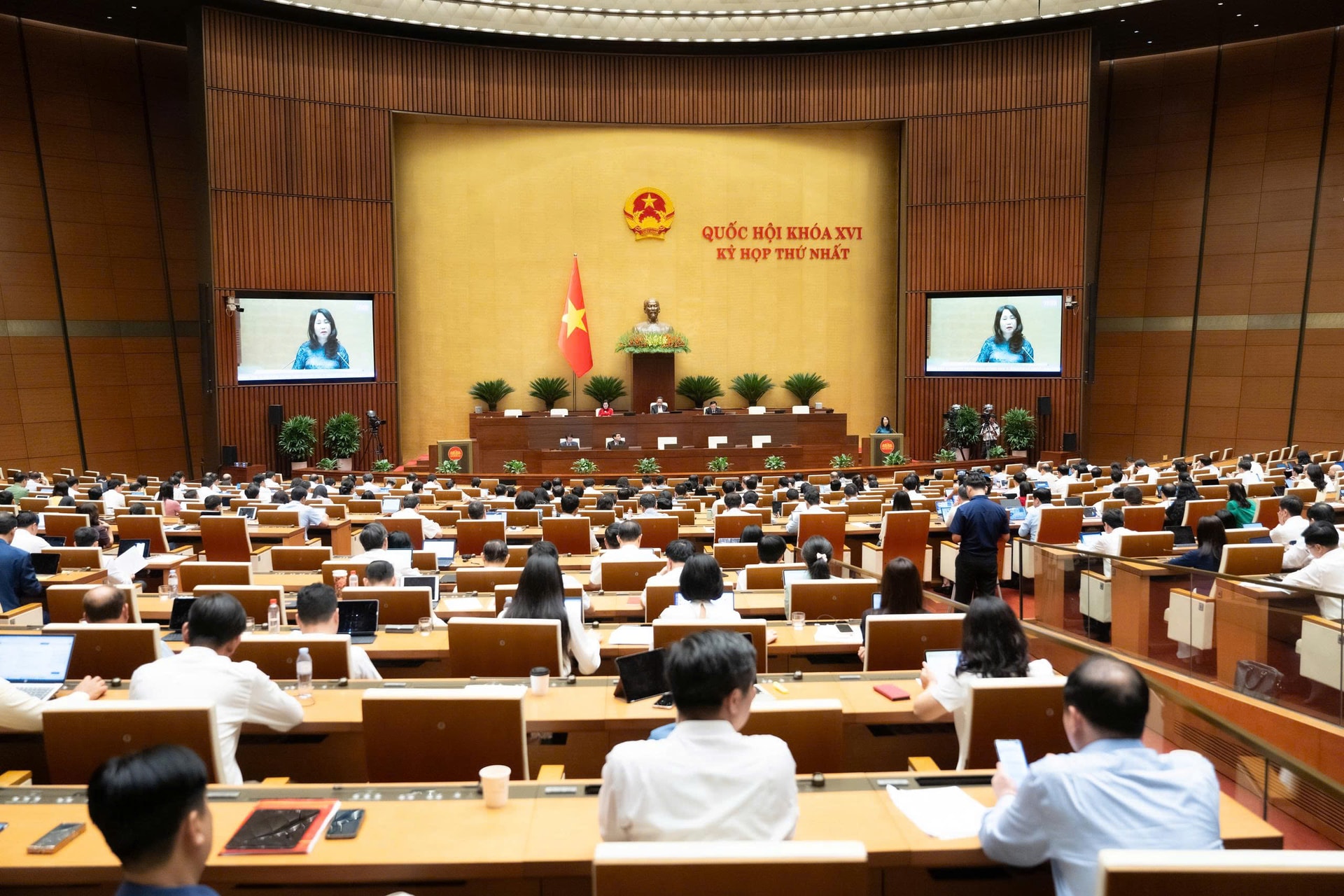 qc-phien-thao-luan.jpg