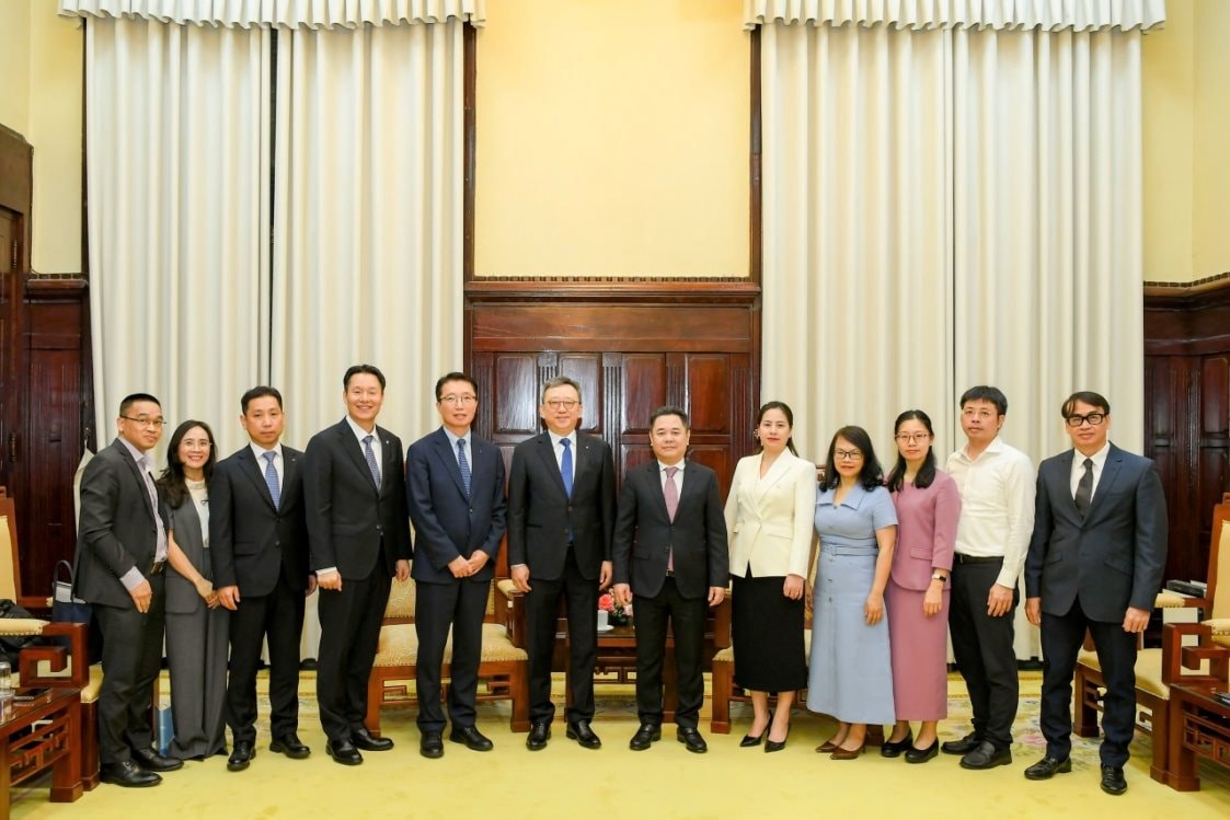 23.4-2-pho-thong-doc-nguyen-ngoc-canh-tiep-chu-tich-kiem-tong-giam-doc-ngan-hang-shinhan-han-quoc.jpg