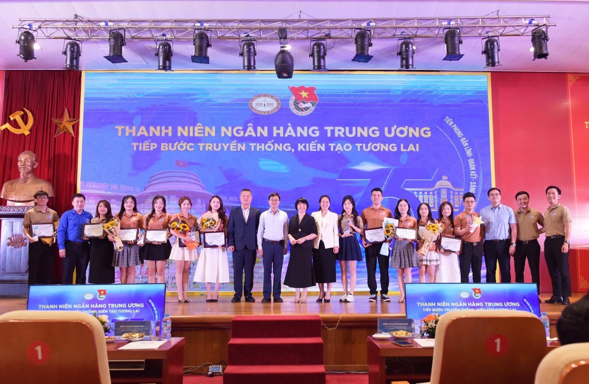 nhat.jpg