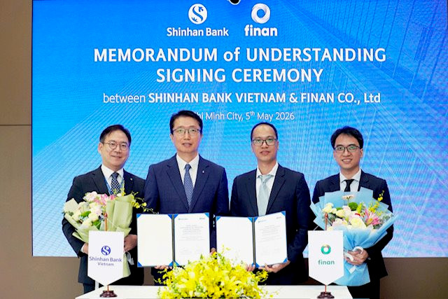 Đại diện ban lãnh đạo của Ngân hàng Shinhan Việt Nam và Finan tại buổi lễ ký kết hợp tác