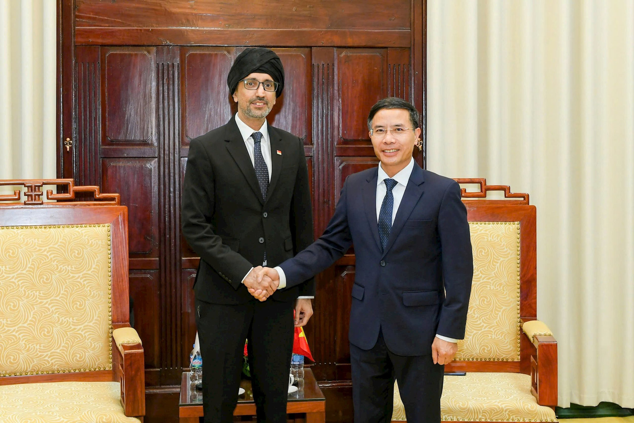 21.5-2-thong-doc-pham-duc-an-tiep-dai-su-dac-menh-toan-quyen-cong-hoa-singapore-tai-viet-nam.jpg