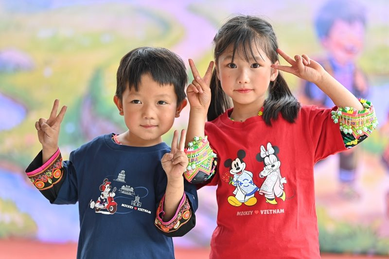 mot-phan-doanh-thu-tu-bst-ut-mickey-mouse-in-vietnam-duoc-uniqlo-dong-gop-cho-quy-hy-vong-de-xay-cac-diem-truong-cho-hoc-sinh-vung-cao_1.jpg