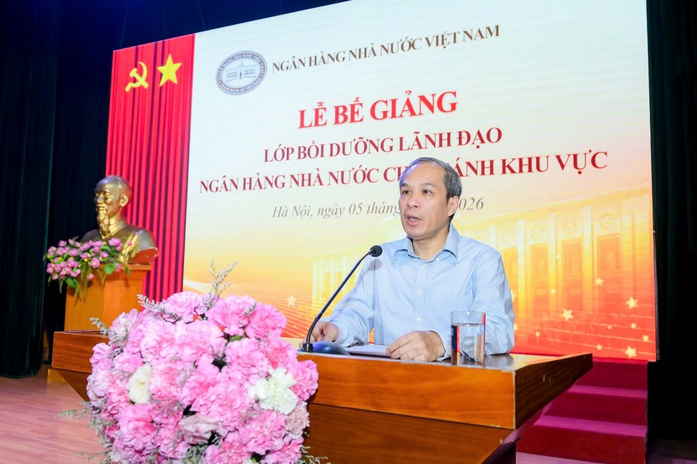 5.6-1-xay-dung-doi-ngu-lanh-dao-nganh-ngan-hang-du-pham-chat-nang-luc-uy-tin-dap-ung-yeu-cau-phat-trien-trong-giai-doan-moi.jpg