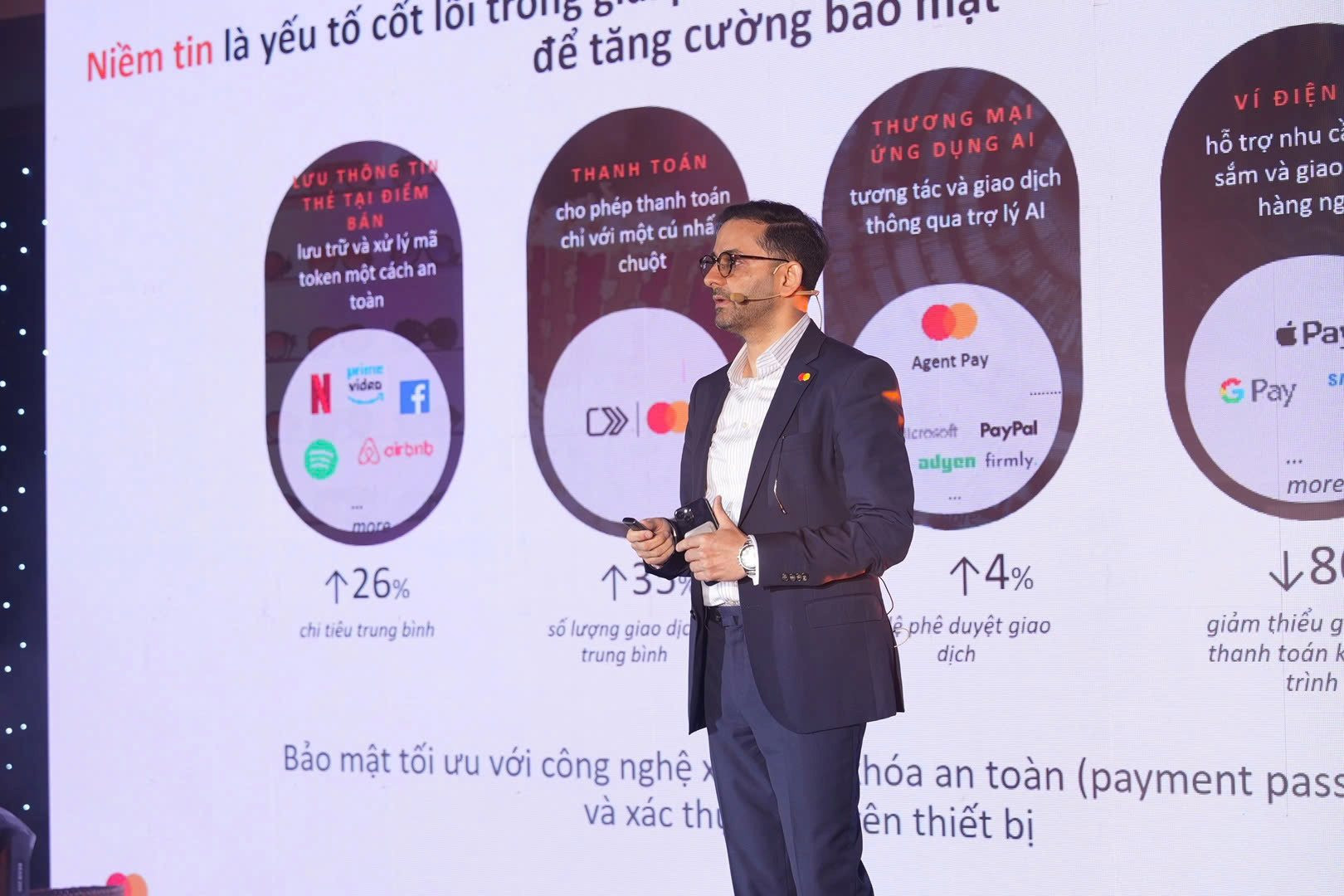 ong-sharad-jain-giam-doc-quoc-gia-viet-nam-lao-va-campuchia-mastercard-trinh-bay-bai-phat-bieu-5-.jpg