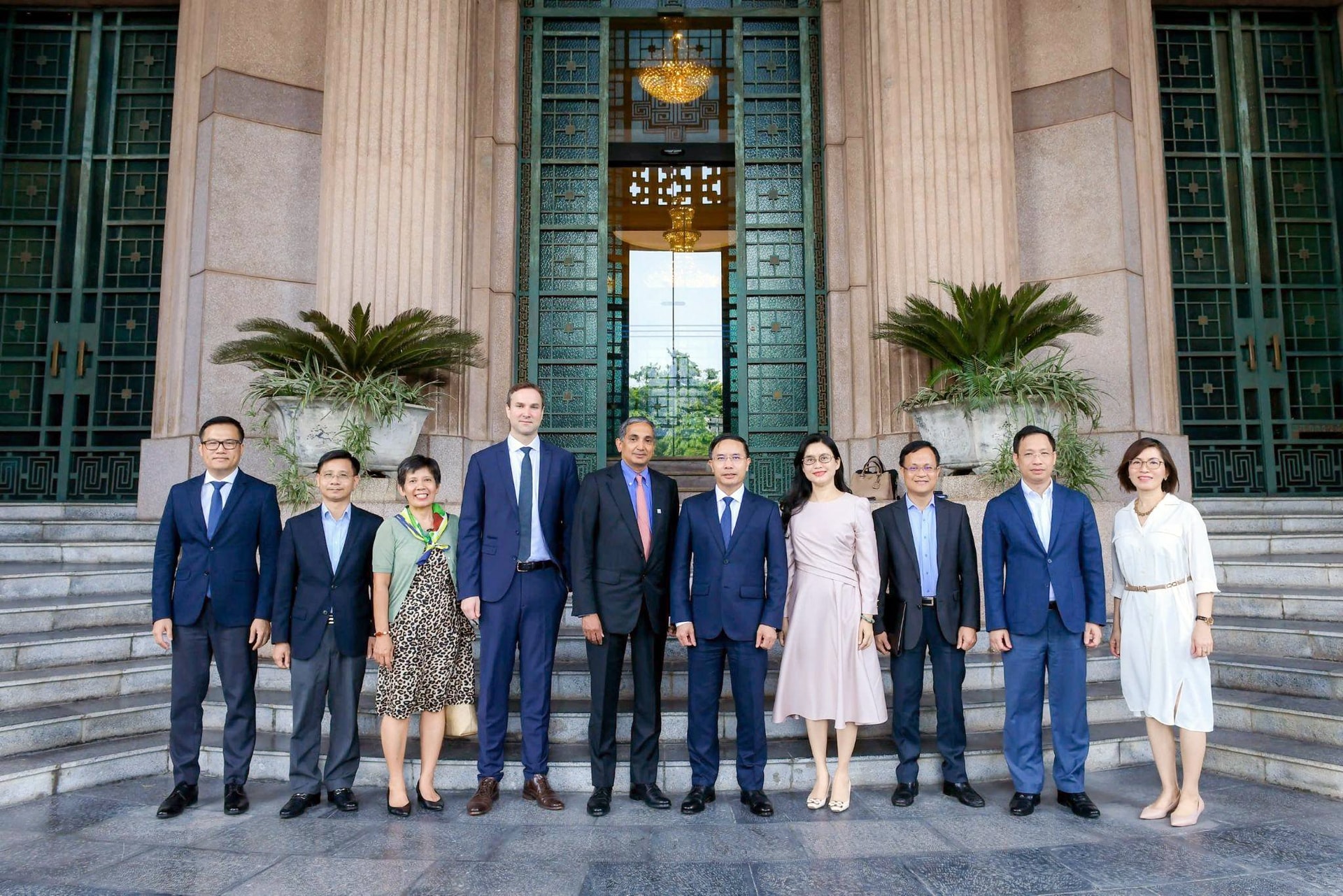 8.6-4-thong-doc-pham-duc-an-tiep-giam-doc-khu-vuc-chau-a-thai-binh-duong-cua-imf.jpg