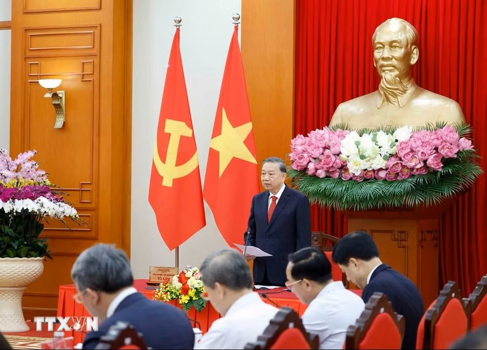 ttxvn-tong-bi-thu-chu-tich-nuoc-lam-viec-voi-hoi-dong-ly-luan-trung-uong-7-5968.jpg
