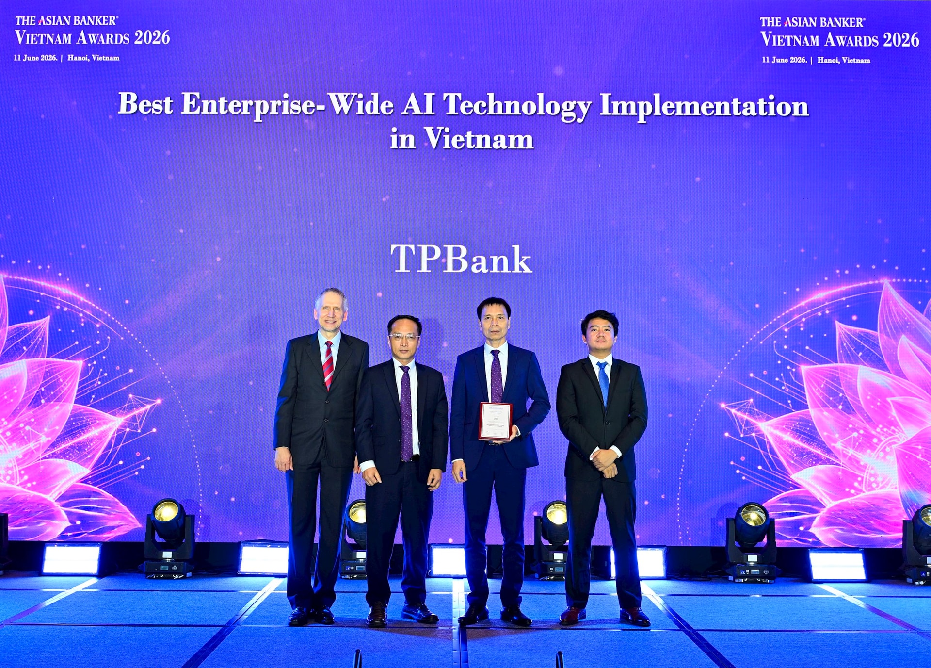 doanh-nghiep-trien-khai-ai-toan-dien-nhat-viet-nam-best-enterprise-wide-ai-technology-implementation-in-vietnam-.jpeg
