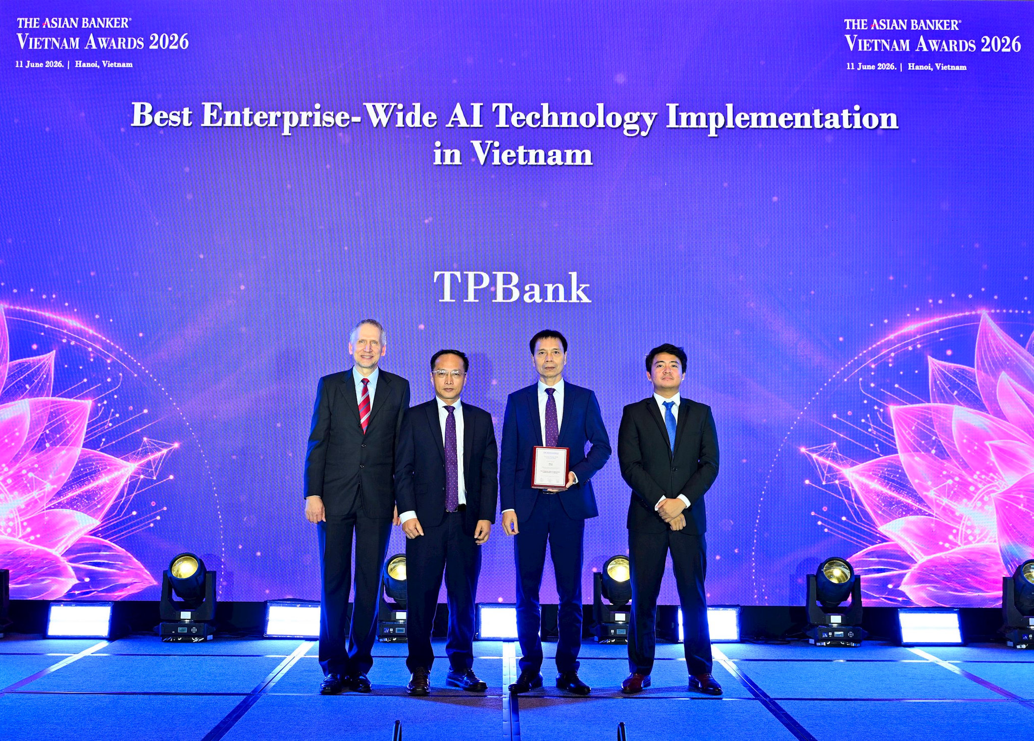 doanh-nghiep-trien-khai-ai-toan-dien-nhat-viet-nam-best-enterprise-wide-ai-technology-implementation-in-vietnam-.jpeg