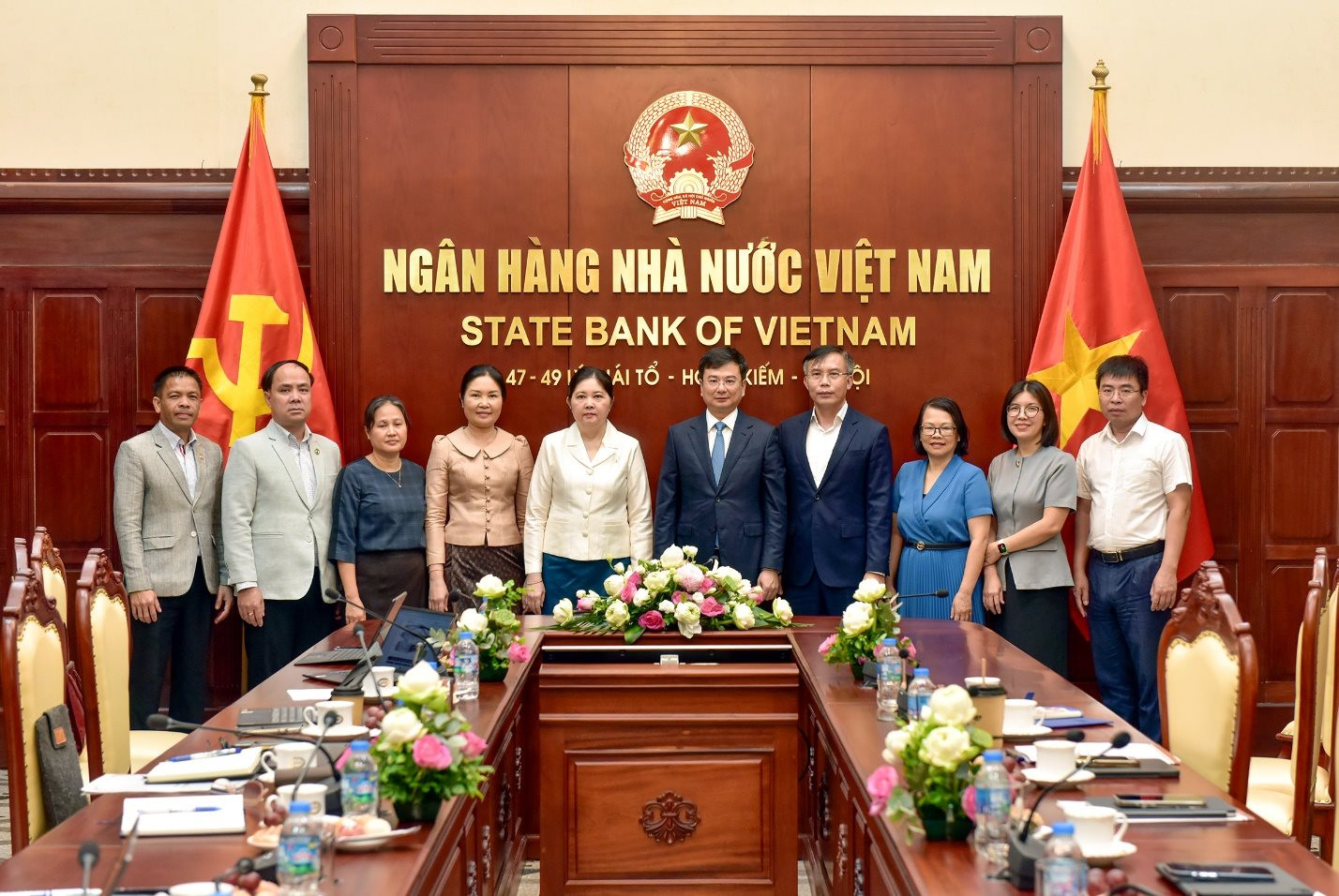 24.6.2.-pho-thong-doc-pham-thanh-ha-tiep-va-lam-viec-voi-pho-thong-doc-ngan-hang-cong-hoa-dan-chu-nhan-dan-lao.jpg