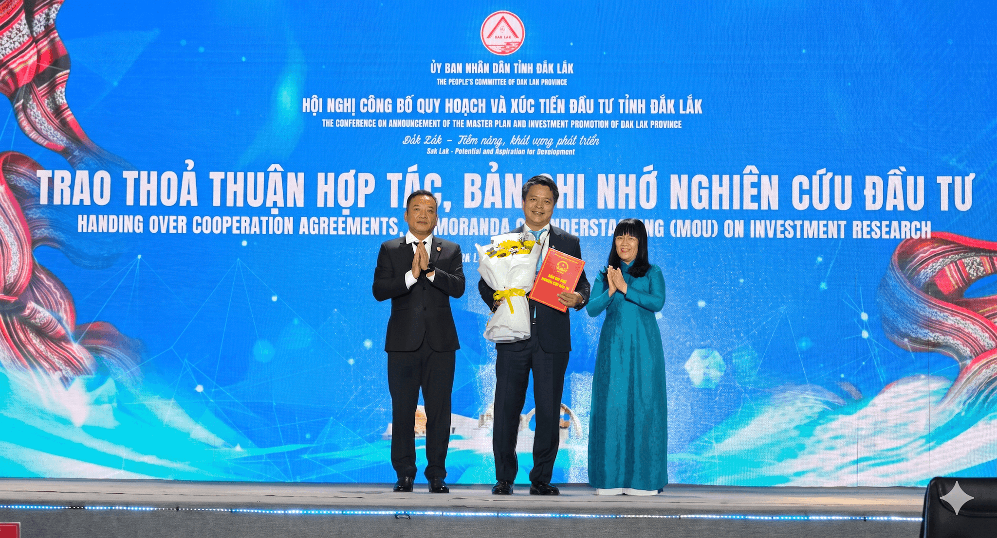 ong-vu-an-pho-tong-giam-doc-pvfcco-phu-my-nhan-ban-ghi-nho-hop-tac-nghien-cuu-dau-tu-tu-lanh-dao-ubnd-tinh-dak-lak-tai-le-ky-ket.png