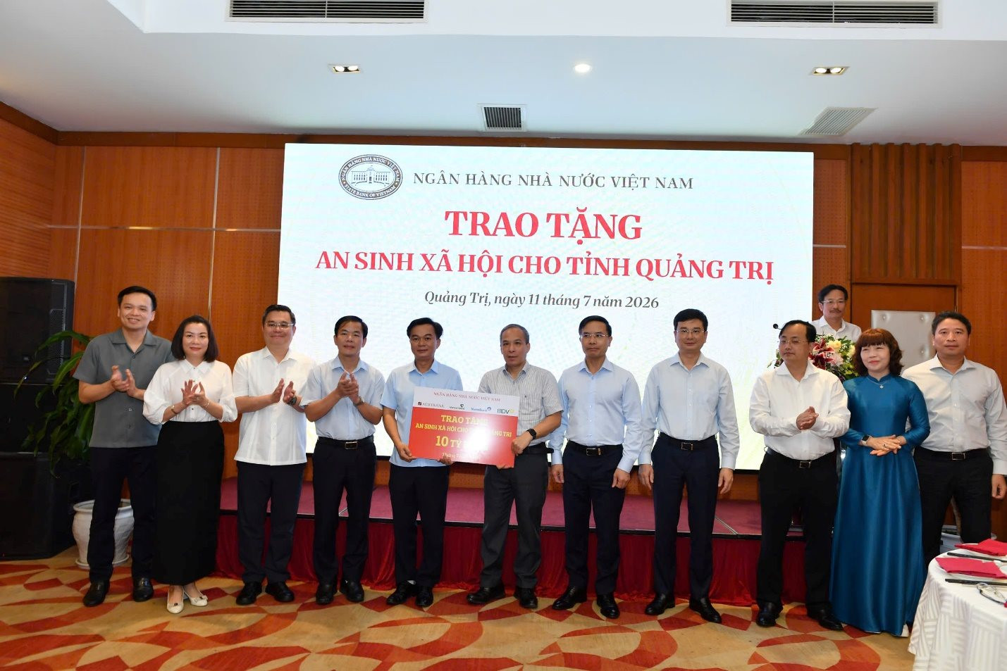 12.7-9-nganh-ngan-hang-tri-an-cac-anh-hung-liet-si.jpg