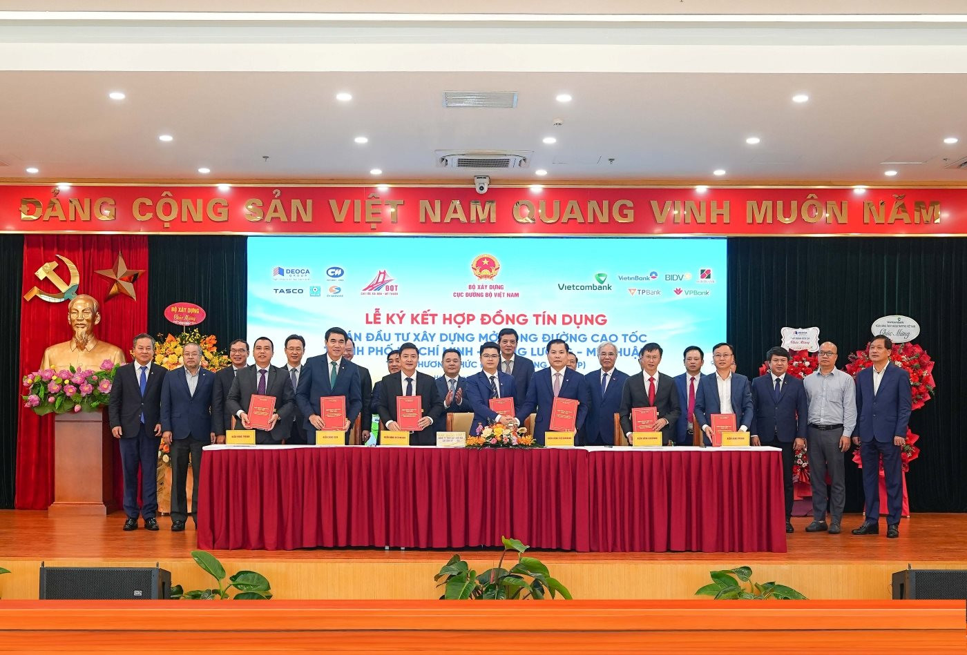 20260716_ndt_vcb-ky-ket-da-mo-rong-cao-toc_2.jpg