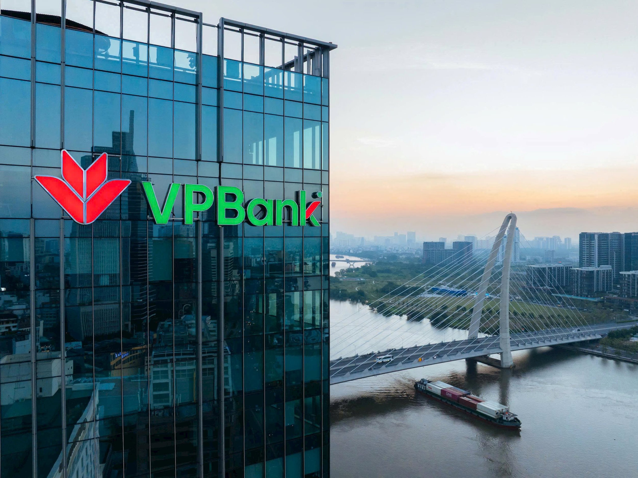 vpbank-1.jpg