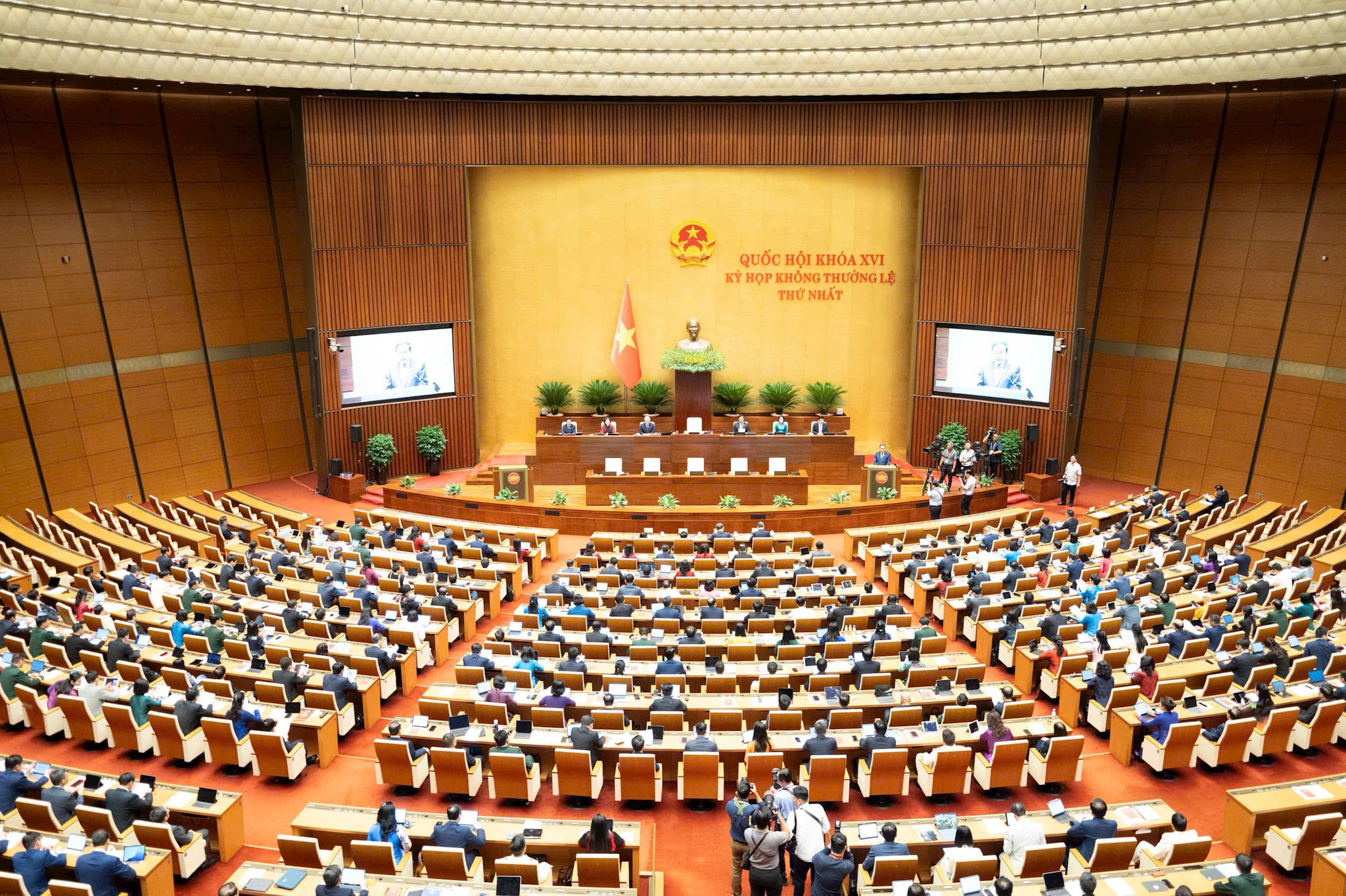 ky-hop-khong-thuong-le-thu-nhat.jpg
