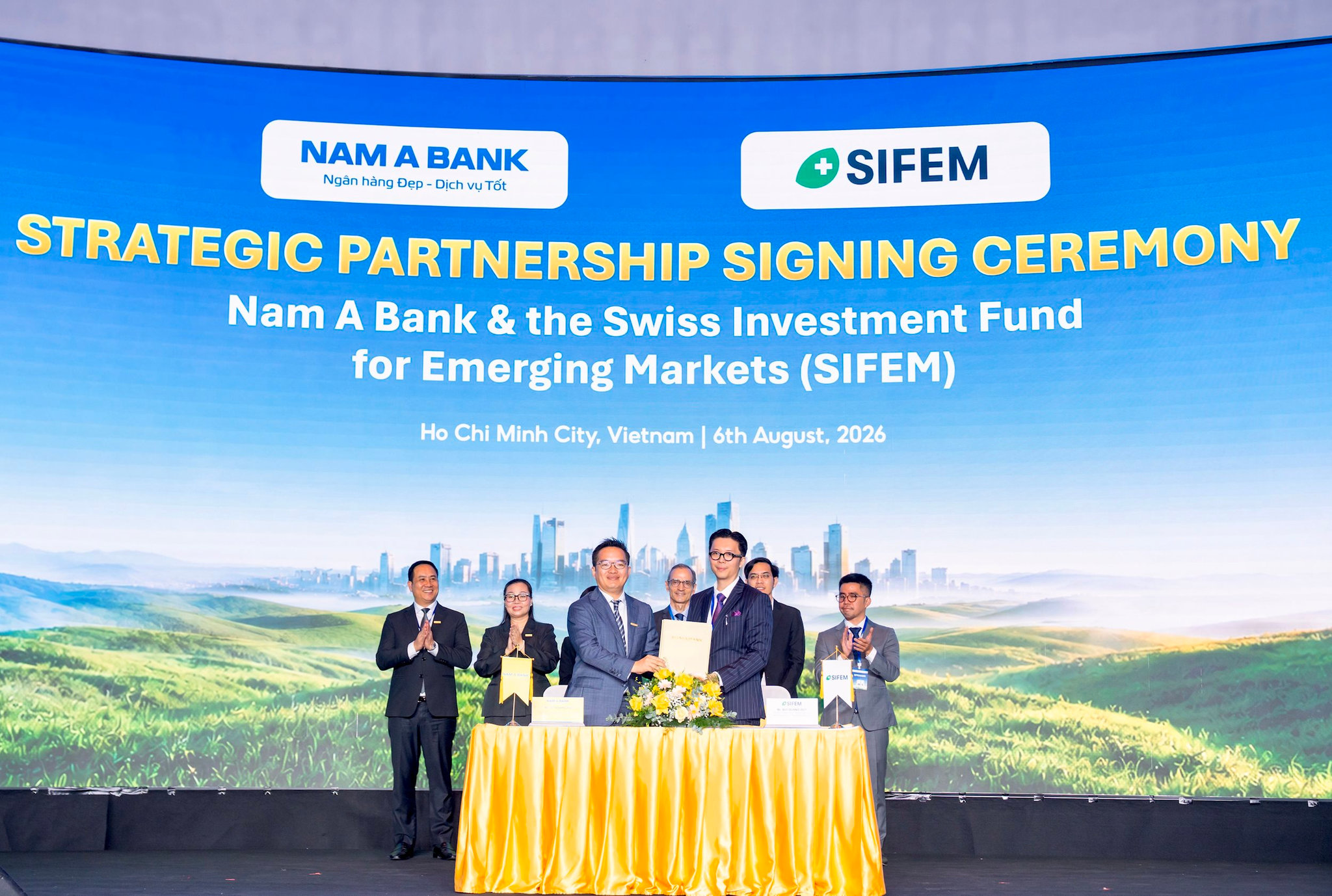 nam-a-bank-sifem_-le-ky-ket-thoa-thuan-doi-tac-chien-luoc-2-.jpeg