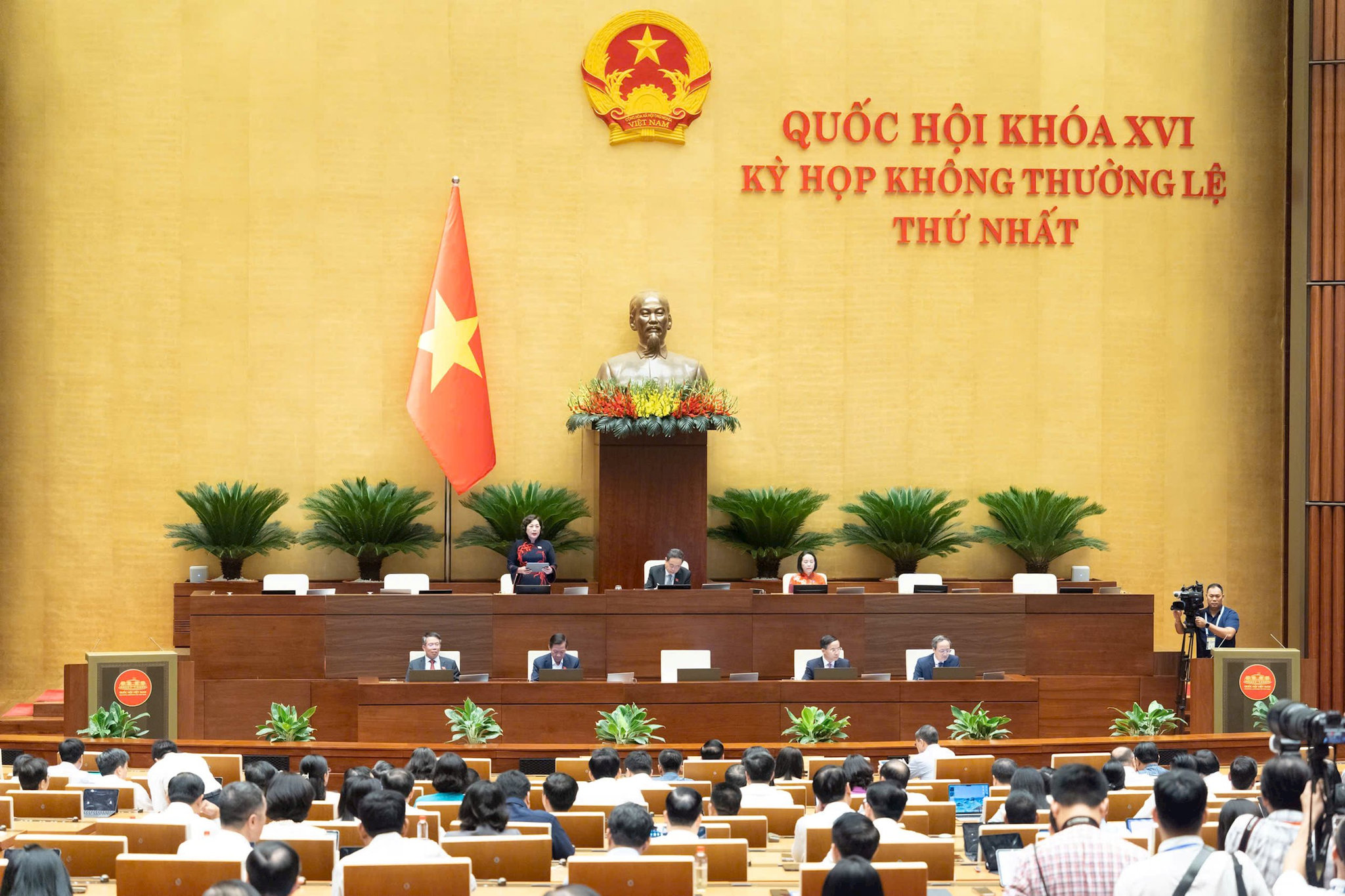 quang-canh-phien-hop-9.8.jpg
