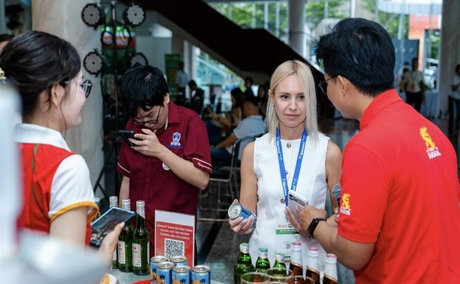 gian-hang-trung-bay-san-pham-cua-sabeco-tai-trien-lam-quoc-te-vietfood-beverage-propack-vietnam-2026-thu-hut-nhieu-khach-tham-quan_171939200.jpeg