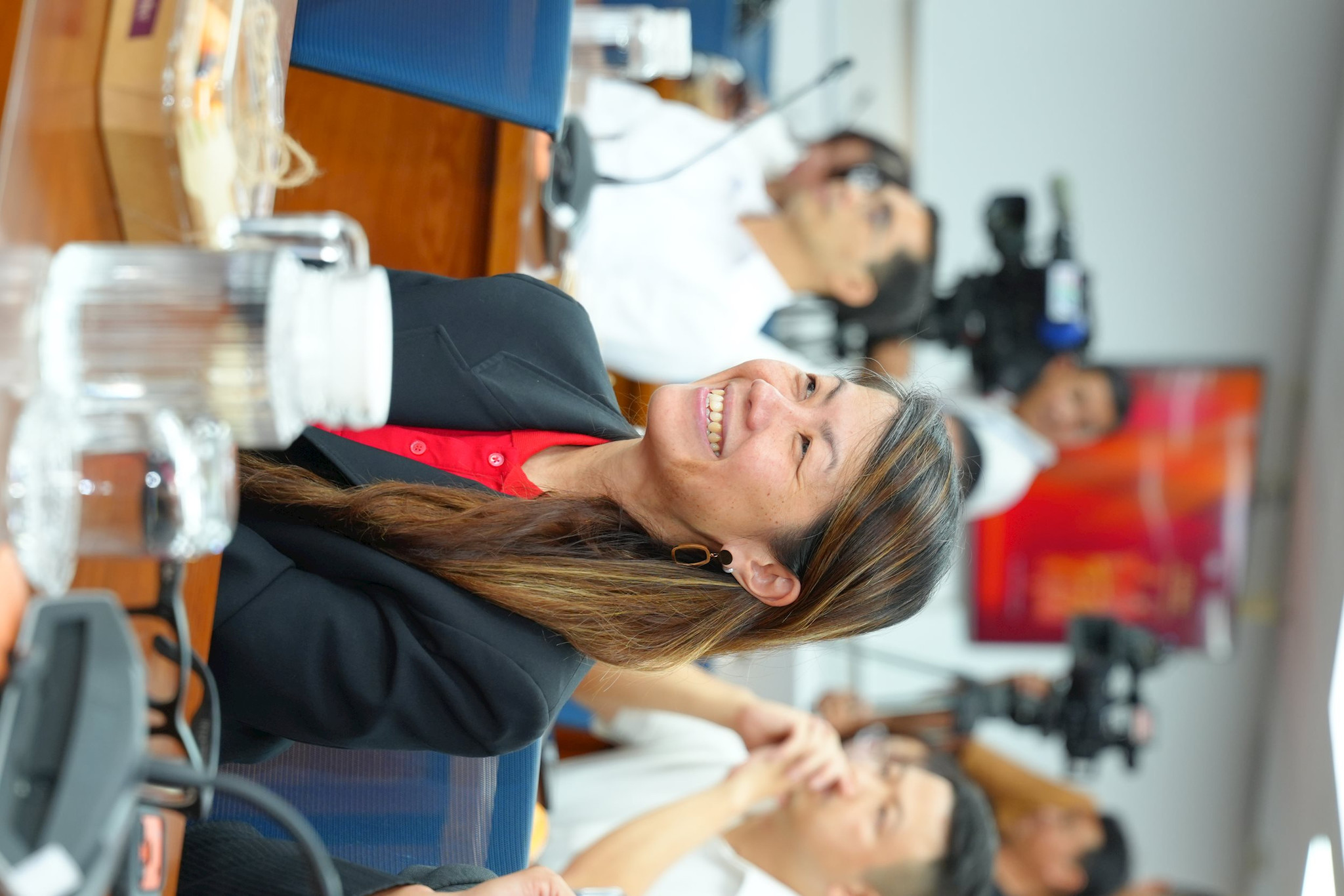 4.-ba-patsy-lim-pho-tong-giam-doc-phu-trach-marketing-cua-sabeco-tham-du-le-cong-bo-chuong-trinh-to-quoc-trong-tim-2026..jpg