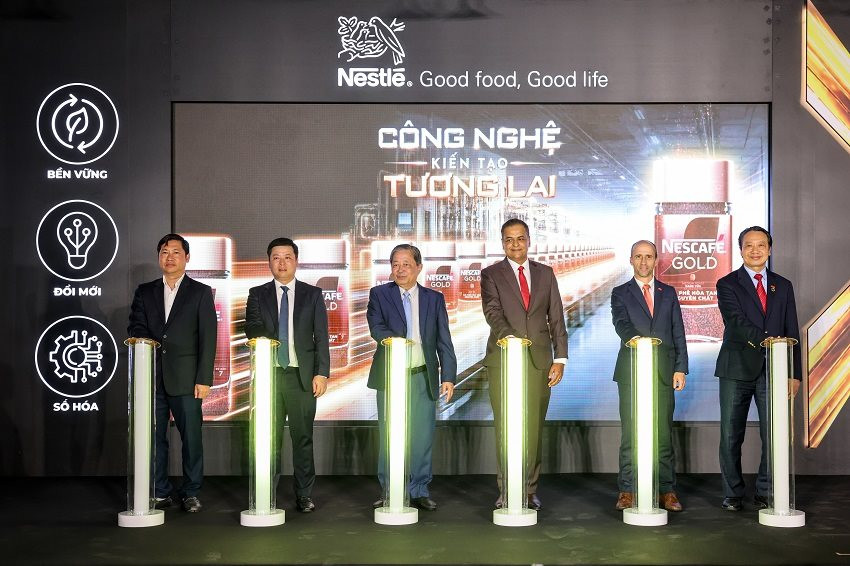 nestle-viet-nam-chinh-thuc-dua-vao-van-hanh-day-chuyen-dong-goi-ca-phe-hoa-tan-trong-hu-thuy-tinh-jar-line-tai-nha-may-nestle-tri-an-thanh-pho-dong-nai-2-.jpg