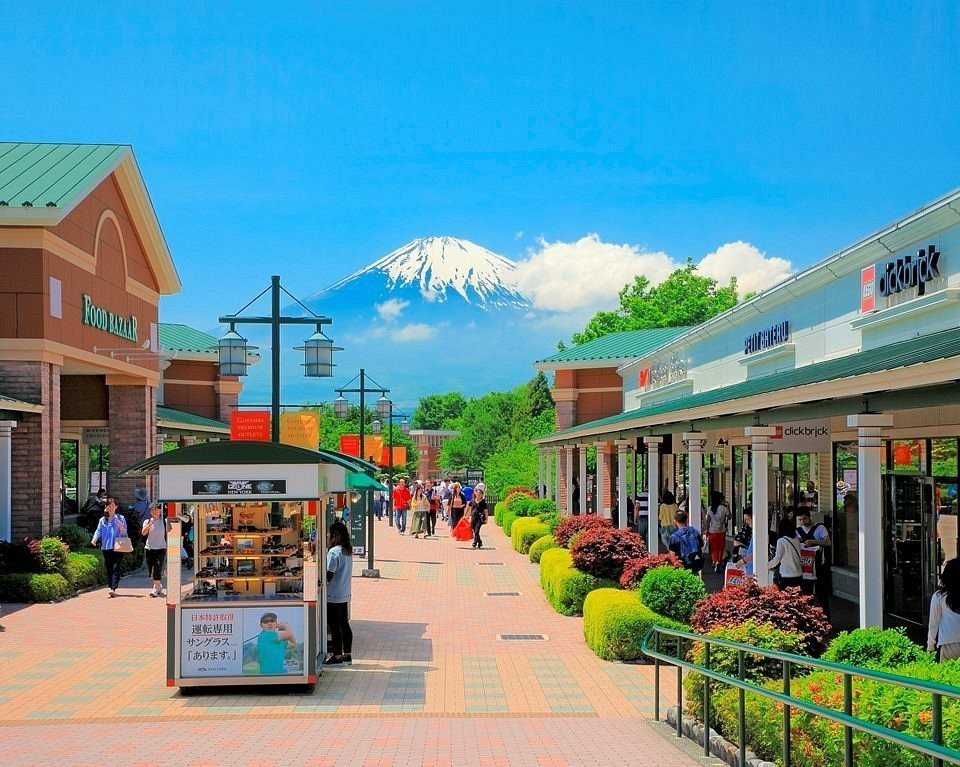outlet-nhat-ban.jpg