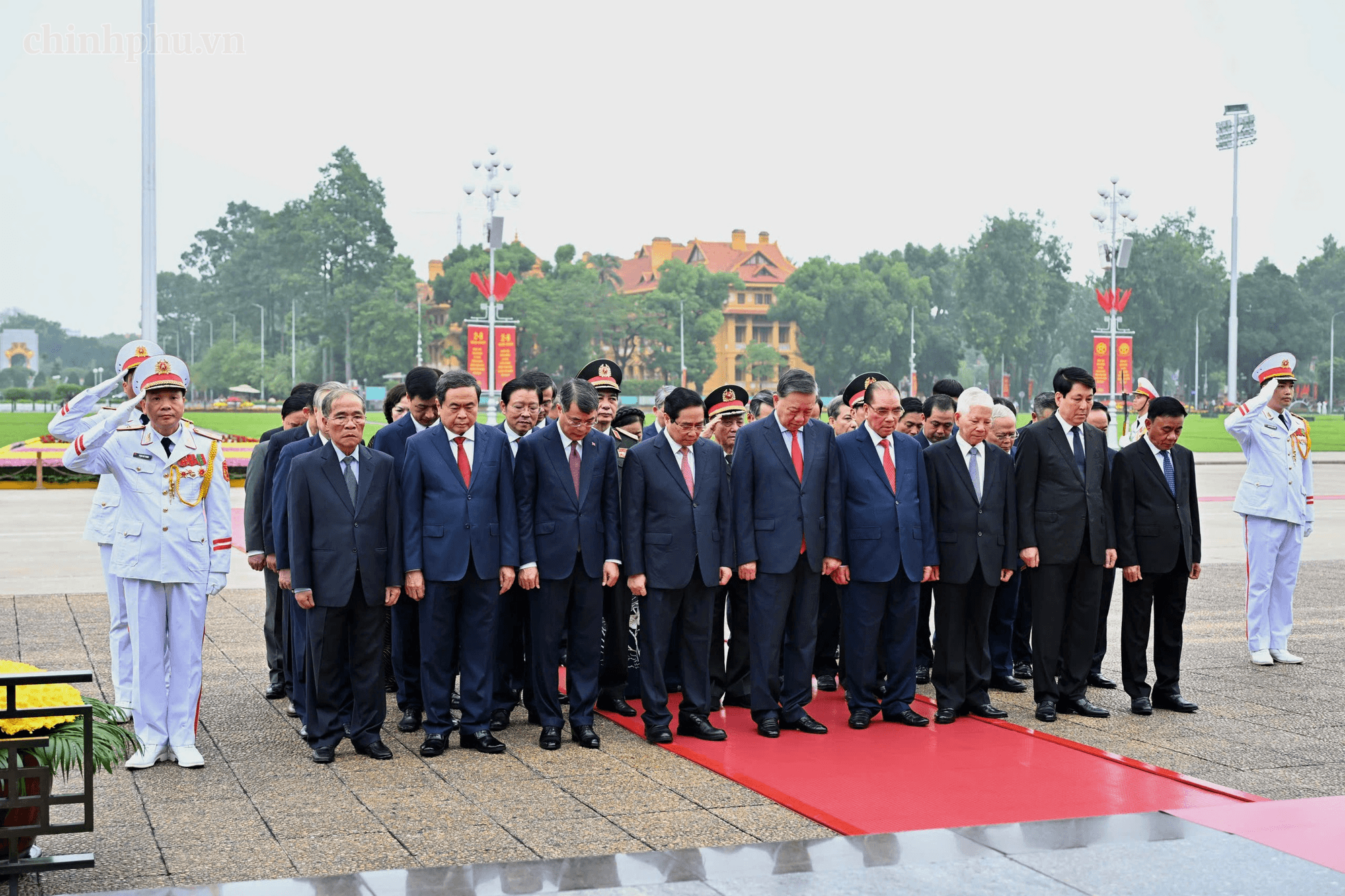 81 năm Quốc khánh: Lãnh đạo Đảng, Nhà nước vào Lăng viếng Chủ tịch Hồ Chí Minh- Ảnh 2.