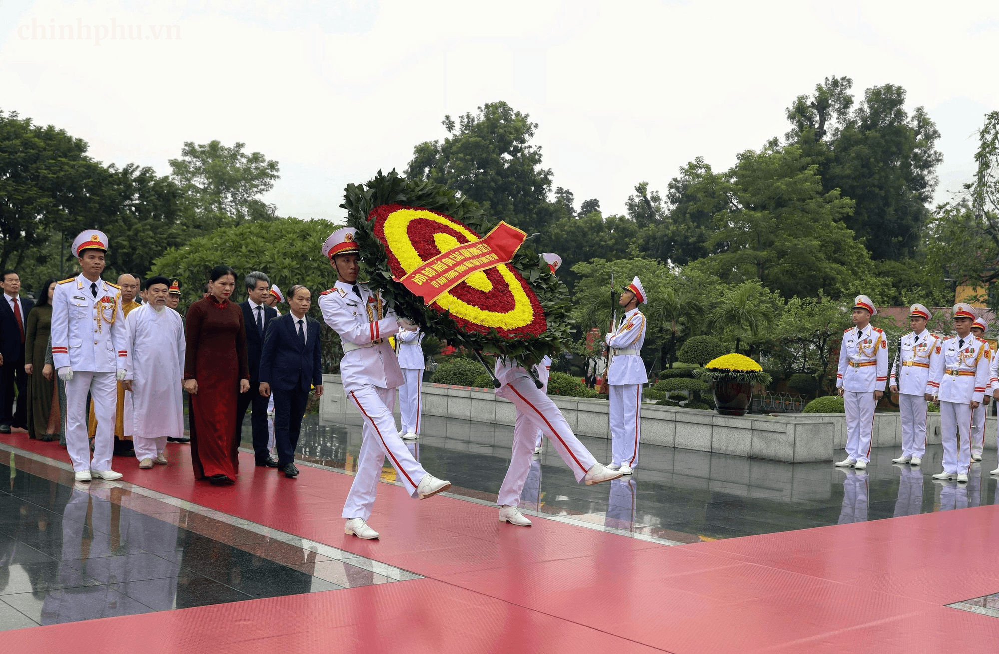 81 năm Quốc khánh: Lãnh đạo Đảng, Nhà nước vào Lăng viếng Chủ tịch Hồ Chí Minh- Ảnh 8.