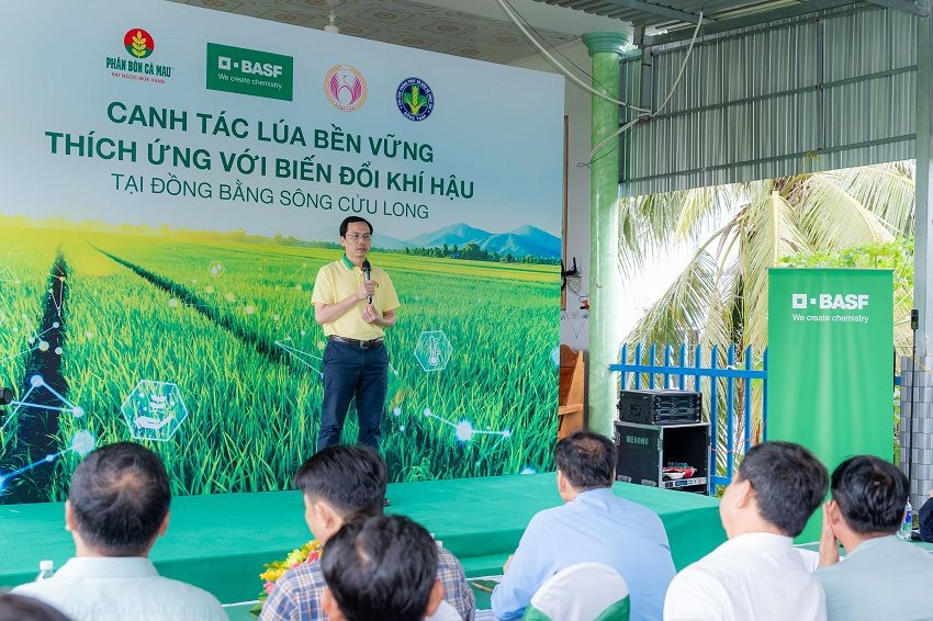 ong-pham-tuan-anh-truong-ban-ky-thuat-tong-cong-ty-phan-bon-dau-khi-ca-mau-phat-bieu-khai-mac-chuong-trinh.jpg