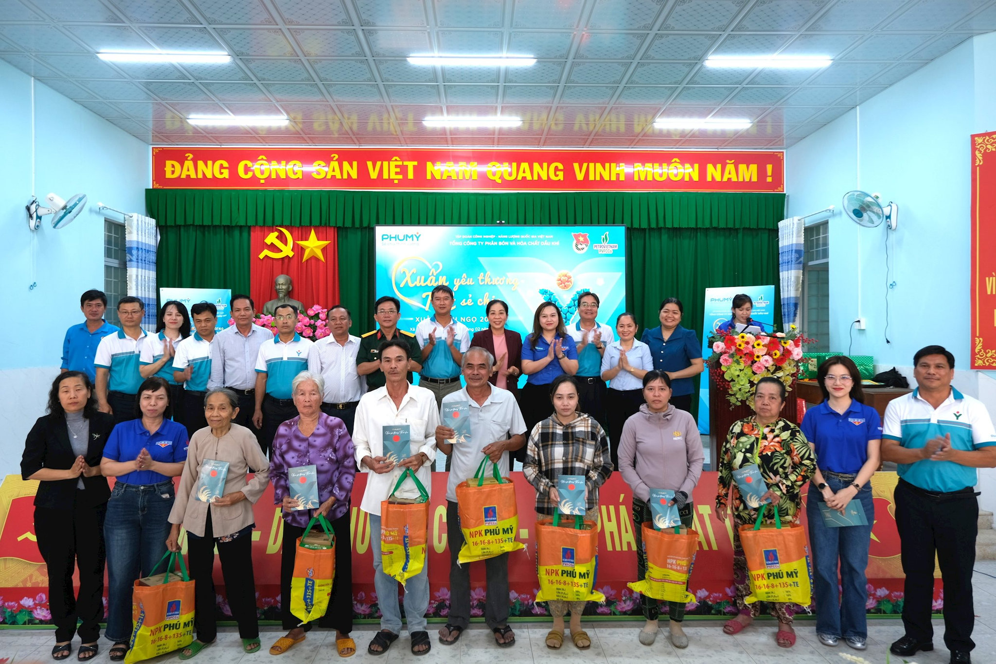 hang-nam-pvfcco-phu-my-luon-danh-mot-ngan-sach-lon-cho-cac-hoat-dong-an-sinh-xa-hoi..jpg