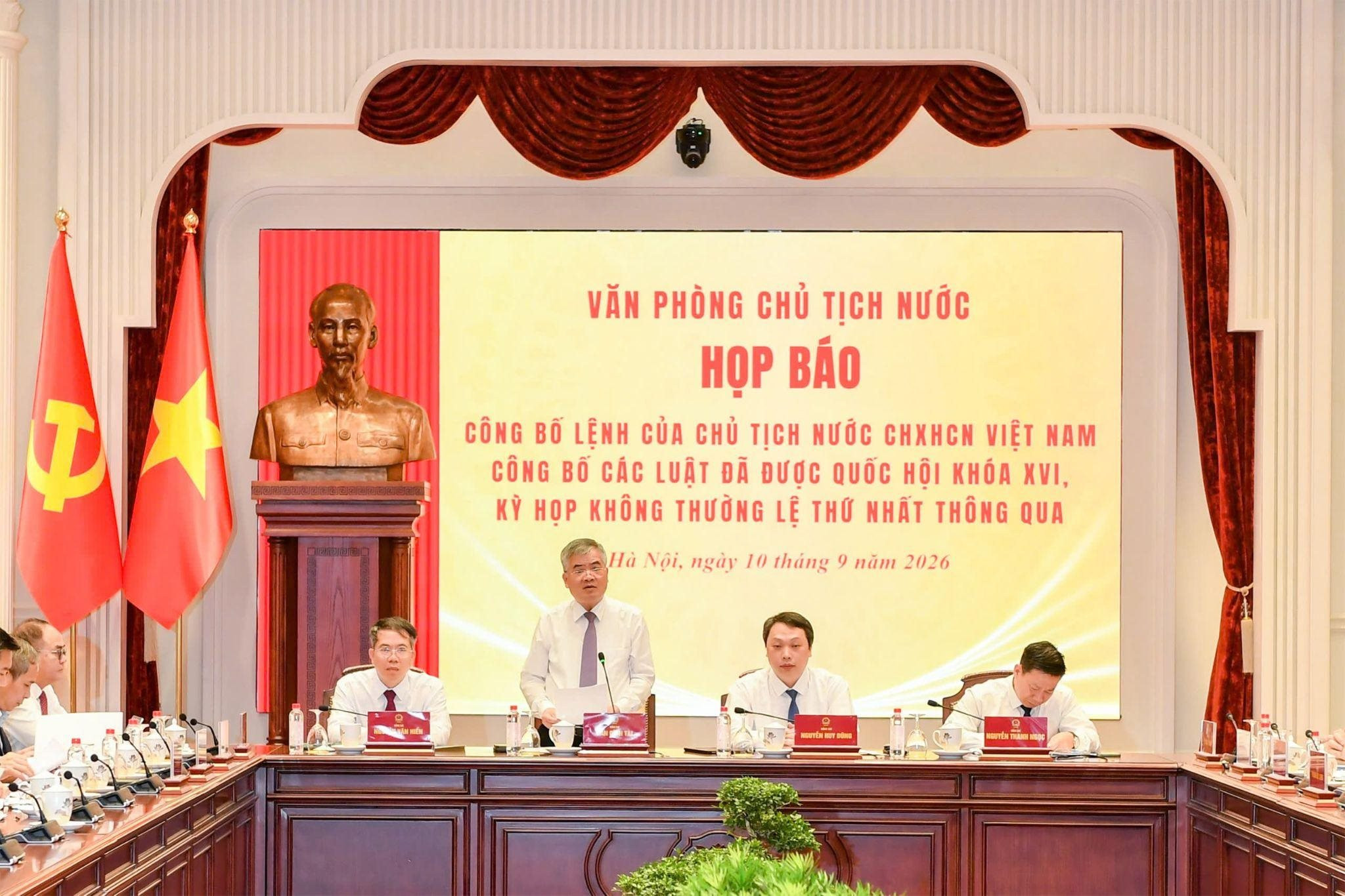 10.9-cong-bo-lenh-cua-chu-tich-nuoc-ve-luat-sua-doi-bo-sung-mot-so-dieu-cua-luat-ngan-hang-nha-nuoc-viet-nam.jpg