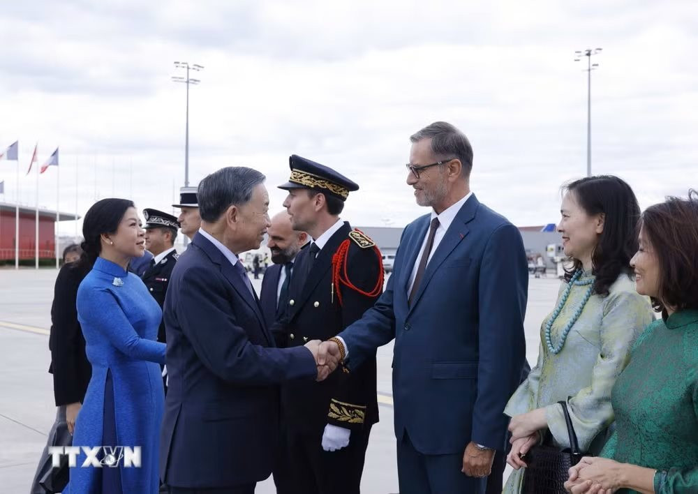 tbt-ket-thuc-chuyen-tham-phap1.jpg