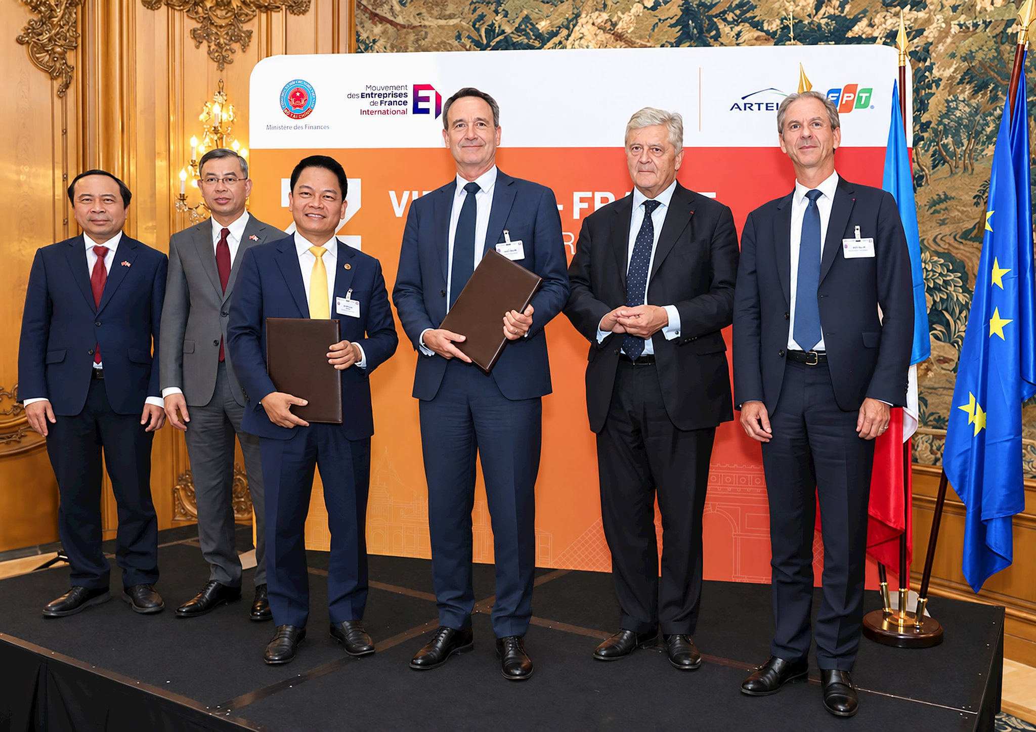 anh-1_ong-nguyen-ngoc-nghi-pho-tong-giam-doc-t-t-group-chu-tich-t-t-energy-group-va-ong-arnaud-lenail-chouteau-pho-chu-tich-cap-cao-kiem-tong-giam-doc-totale.jpg