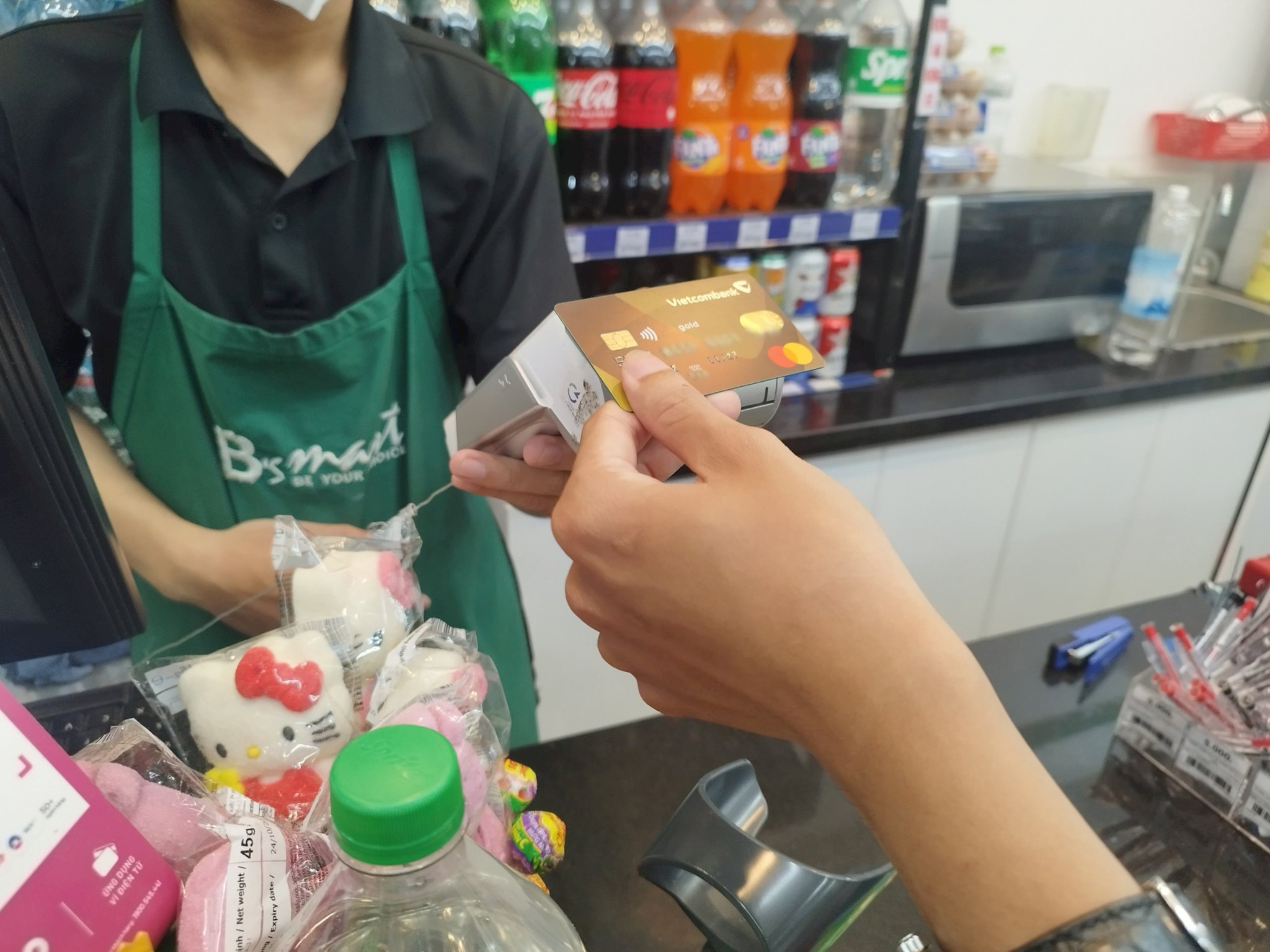 moi-giao-dich-contactless-thanh-cong-napas-va-mastercard-dong-gop-2.010d-cho-hoat-dong-tam-soat-ung-thu.jpg