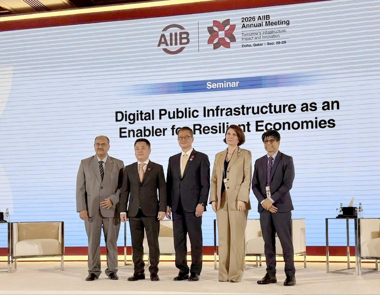 2809.01.-ptd-nguyen-ngoc-canh-du-hn-thuong-nien-aiib.jpg