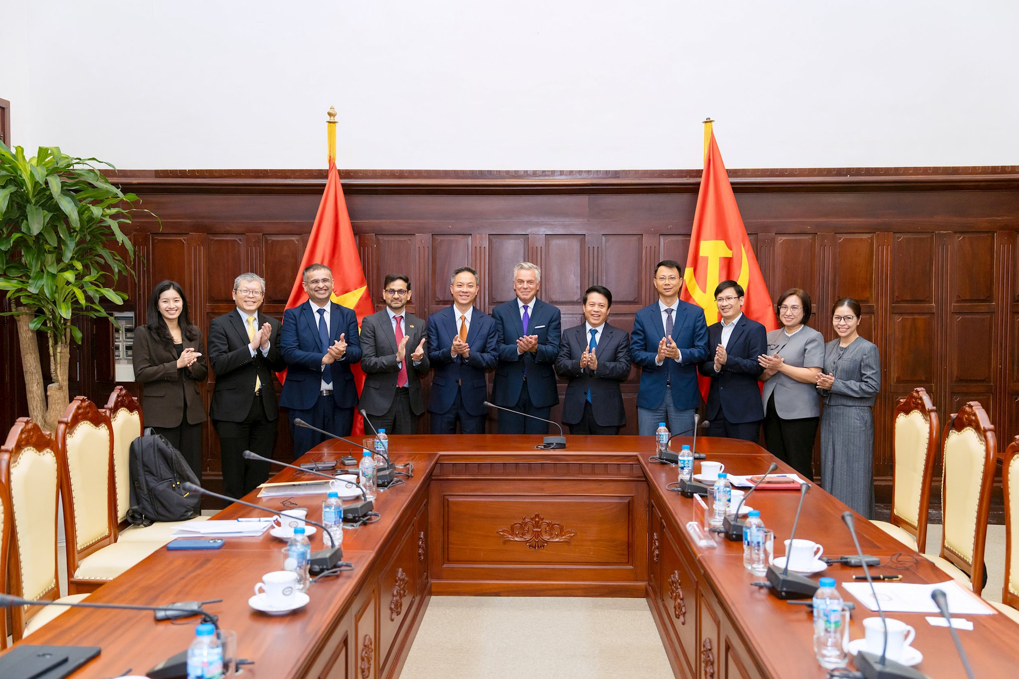 mastercard-gap-go-va-lam-viec-cung-ngan-hang-nha-nuoc.jpg