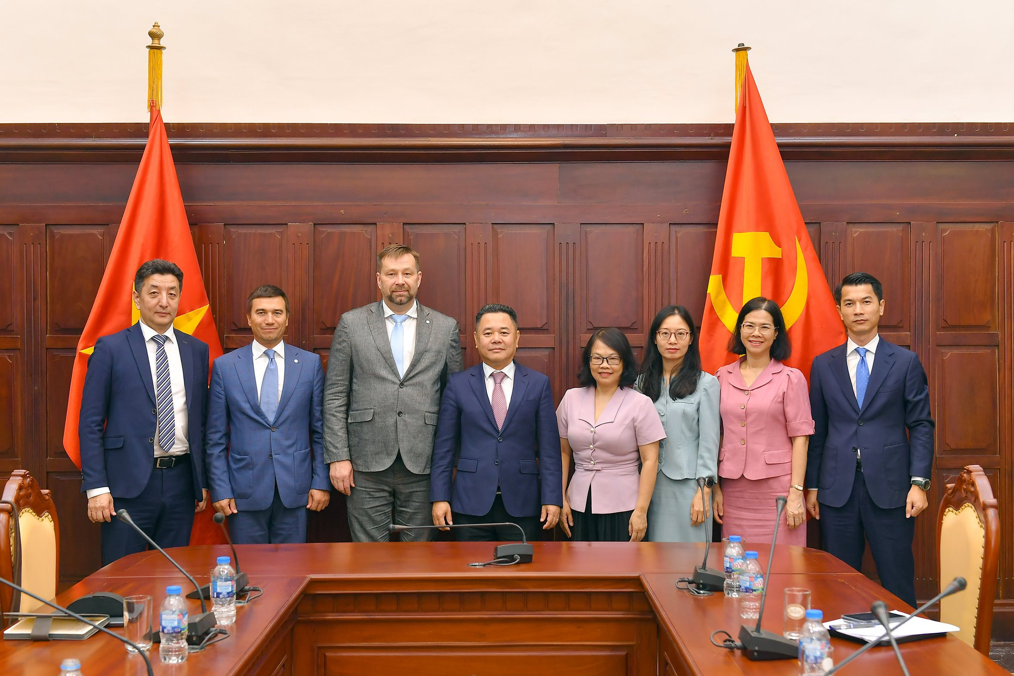 0810-ptd-canh-chup-voi-ibec.jpg