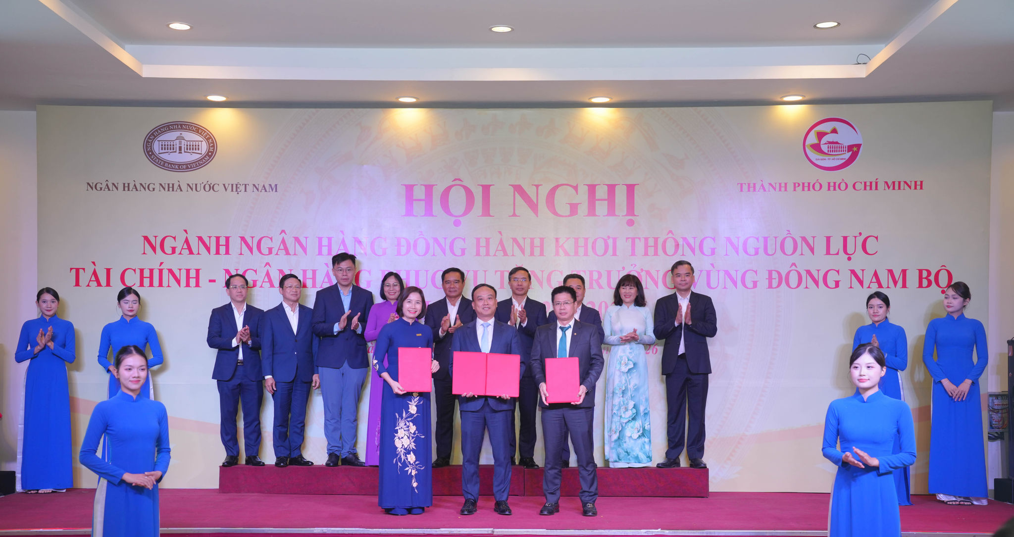 ảnh tập thể hội nghị 1