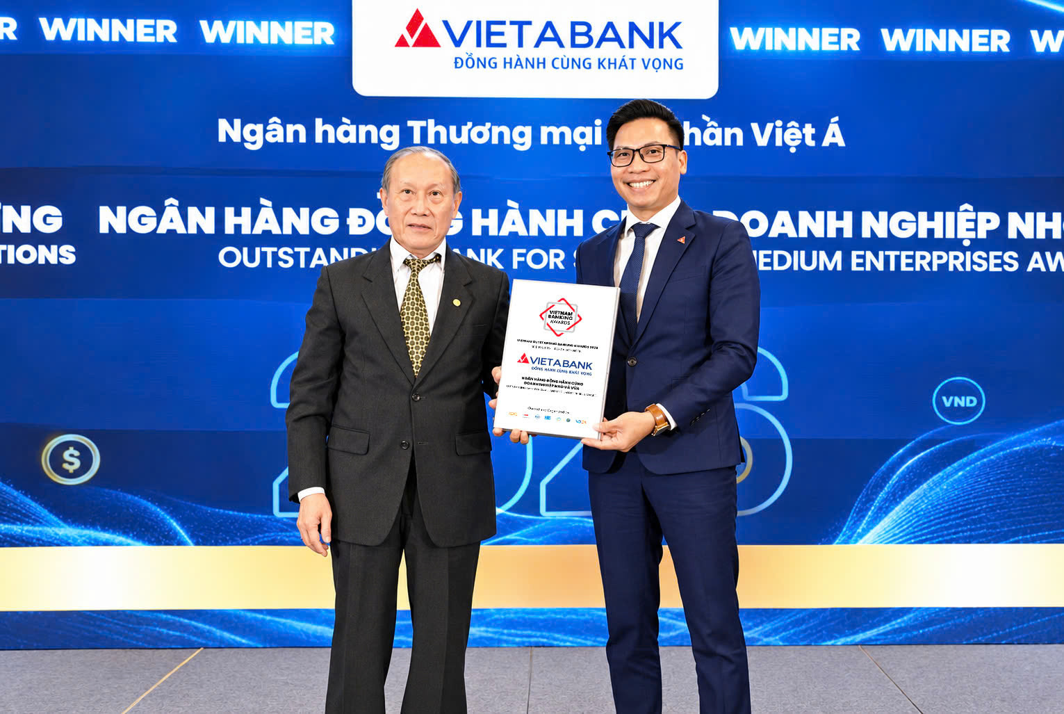 VietABank lần thứ 2 liên tiếp nhận danh hiệu “Ngân hàng đồng hành cùng doanh nghiệp nhỏ và vừa”
