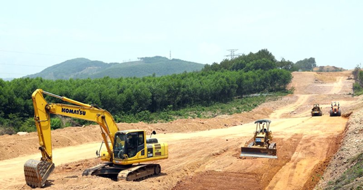 Đẩy nhanh tiến độ công tác giải phóng mặt bằng, khai thác vật liệu xây dựng cho các dự án để hoàn thành 3.000 km đường bộ cao tốc trong năm 2025