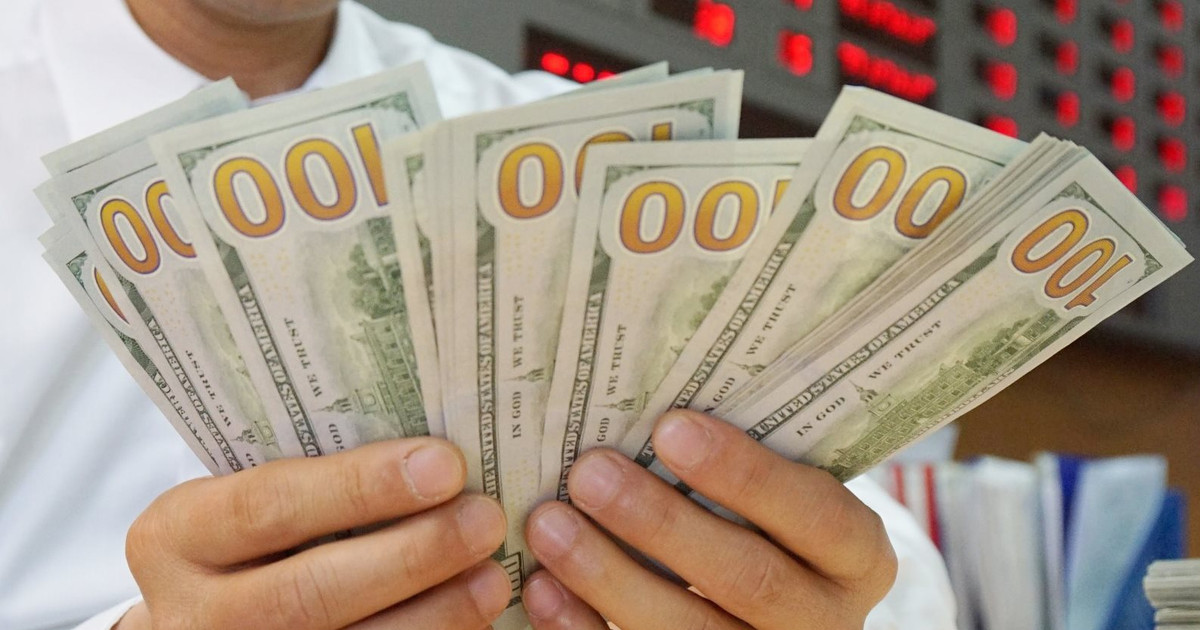 Tỷ giá trung tâm giảm, đồng USD thế giới bật tăng