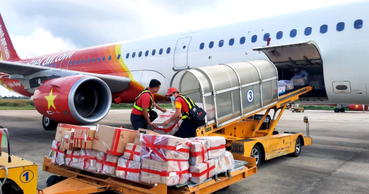 Vietjet ủng hộ đồng bào tại các vùng bị thiệt hại do bão lũ