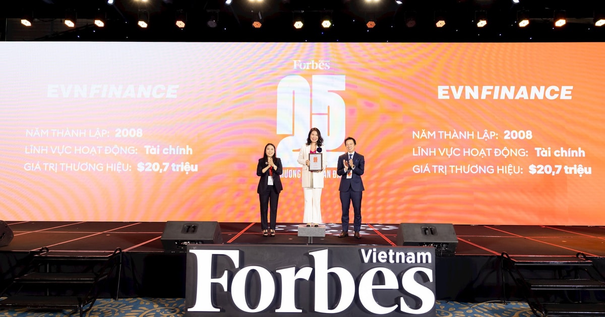 EVNFinance lọt Top 25 Thương hiệu dẫn đầu do Forbes bình chọn