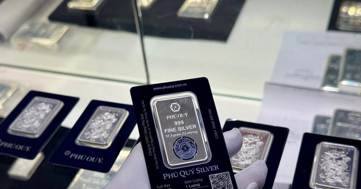 Giá bạc giảm do áp lực chốt lời gia tăng