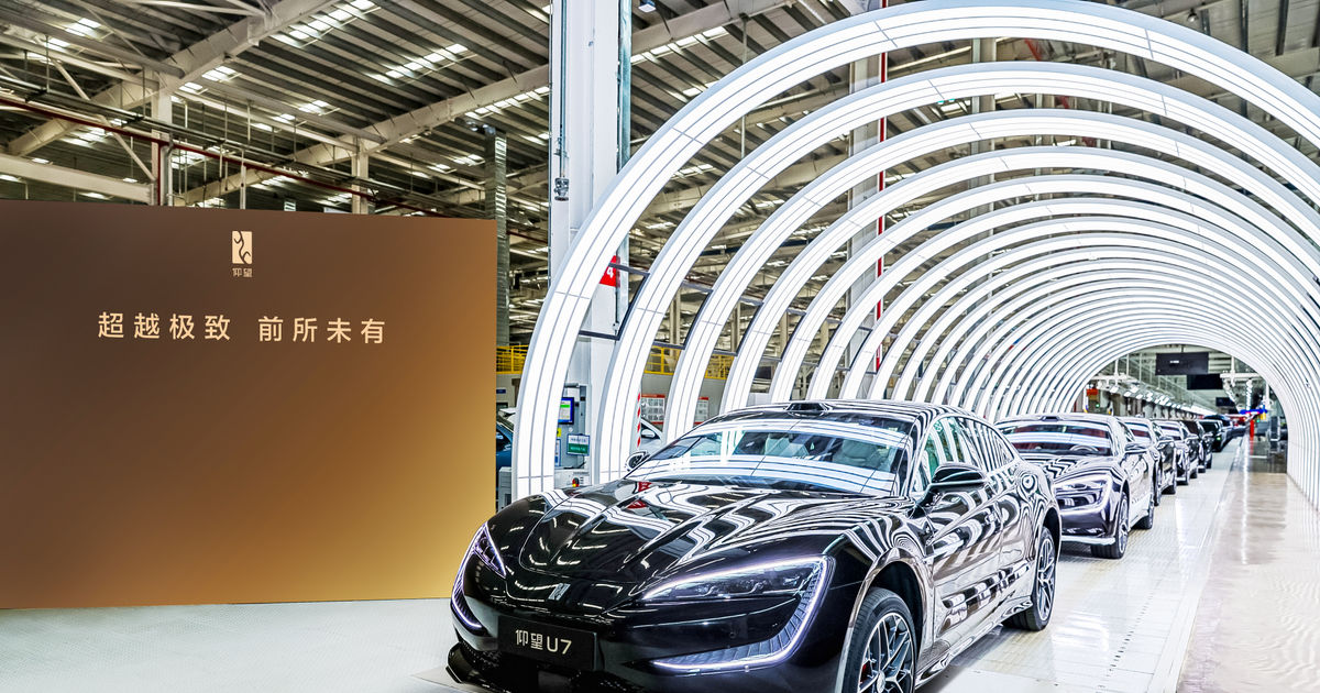 BYD trở thành nhà sản xuất ô tô đầu tiên đạt sản lượng 13 triệu xe năng lượng mới