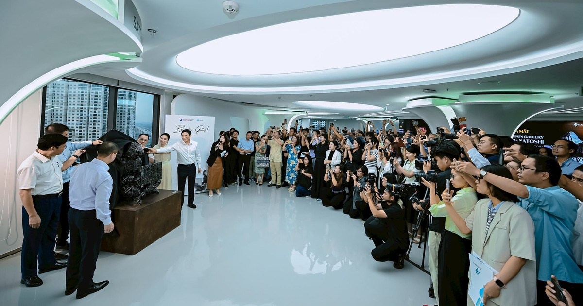 Tượng Satoshi - "cha đẻ" Bitcoin thứ 5 trên thế giới chính thức về Việt Nam