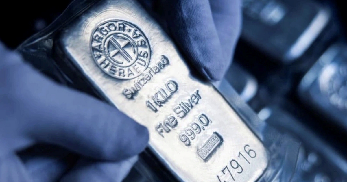 Thiếu hụt nguồn cung trầm trọng, giá bạc tăng chóng vánh
