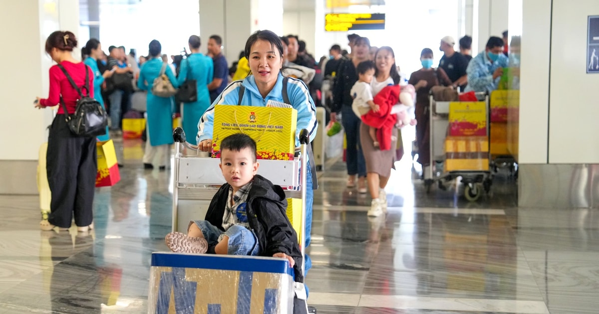 550 người lao động được hỗ trợ về quê đón Tết trên chuyến bay của Vietnam Airlines